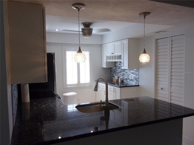 Photo - 132 E Cypress Ct