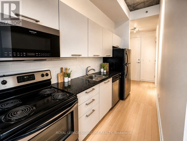 Photo - 60 Bathurst St Unit 210