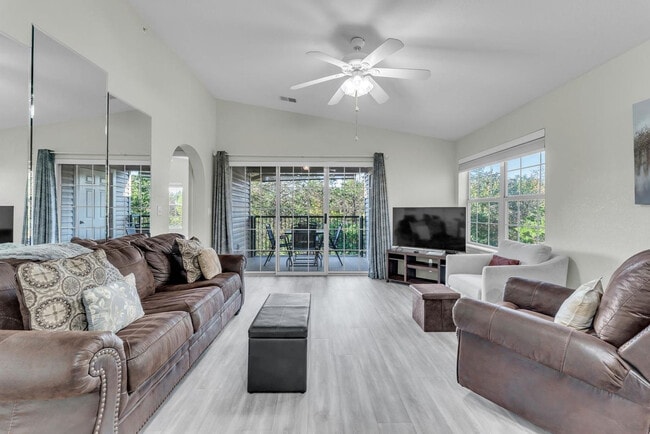 Photo - 155 W Rockford Dr Unidad ID1339980P