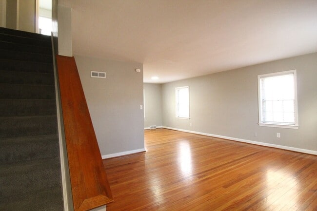 Photo - January FREE On This 2 Bedroom 2 Bath Duplex In The Waldo Area