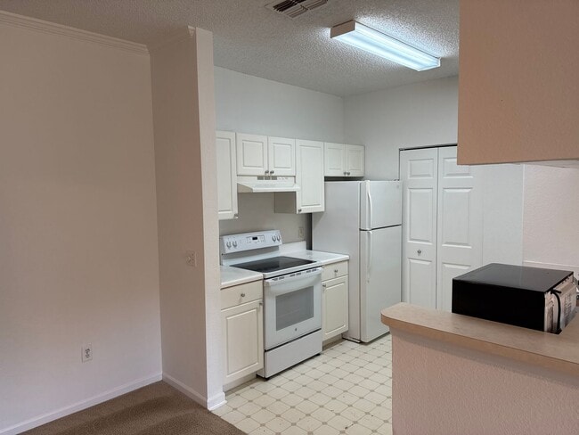 Photo - 2 Bedroom 2 bathroom in The  Abor Lakes Luxury Condominium. Stop, Look and Lease!