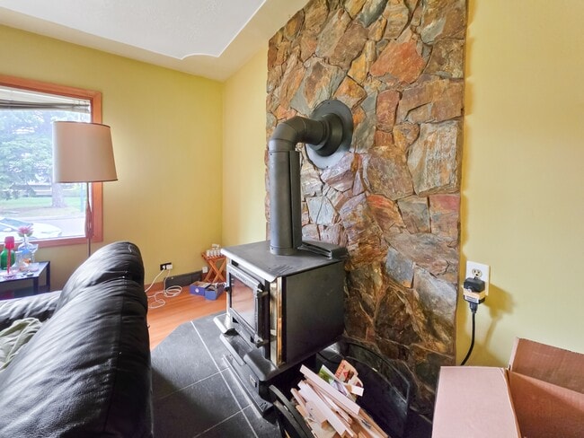 Photo - 1720-1713 13 Ave NW