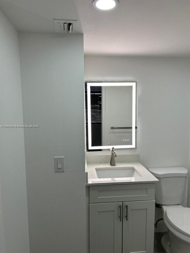 Photo - 6045 NW 186th St Unidad 303