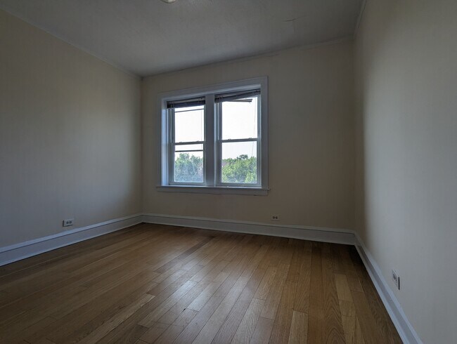 Photo - 3533 W Fullerton Ave Unidad 3 Rental