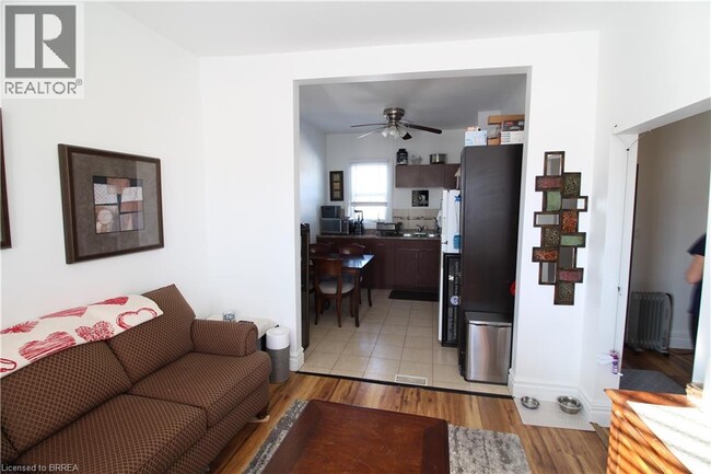 Photo - 62 Dundas St