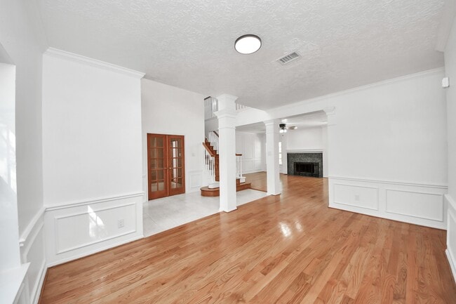 Photo - 15919 Lake Lodge Dr