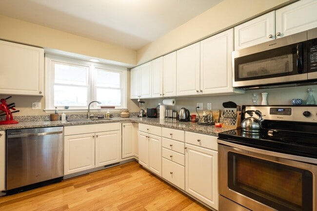 Photo - 3130 Oakwood Rd