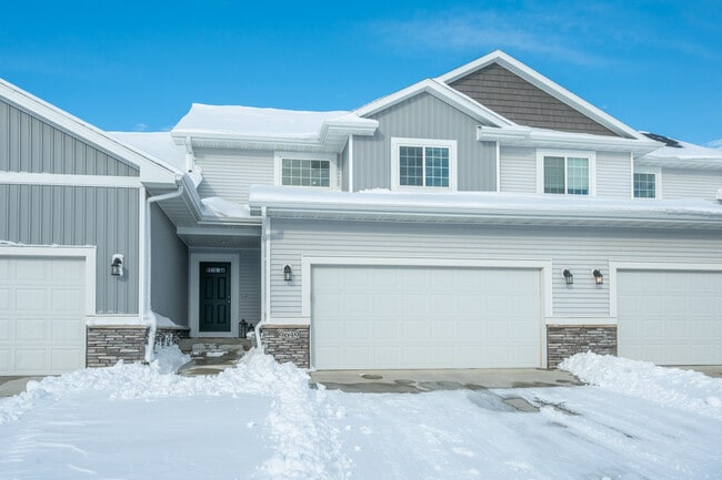 Building Photo - 9649 Crowning Dr Rental