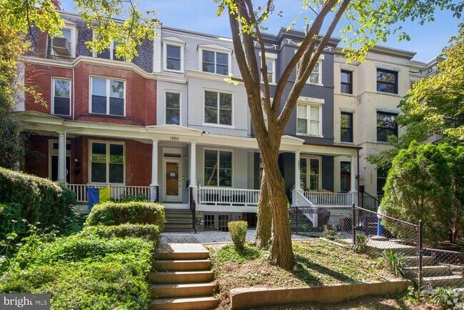 Building Photo - 1850 Ingleside Terrace NW Rental