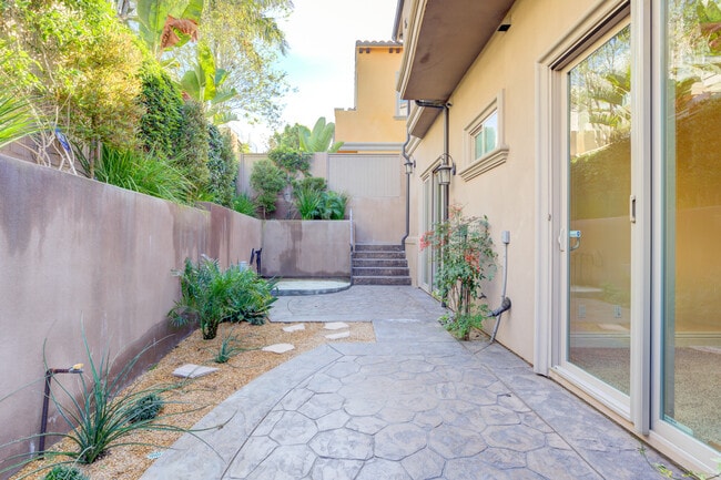 Photo - 612 N Juanita Ave