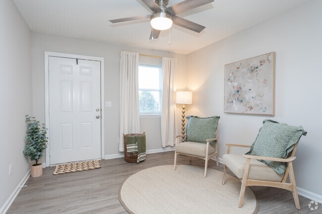 2BR, 1BA - 763SF - Living Area