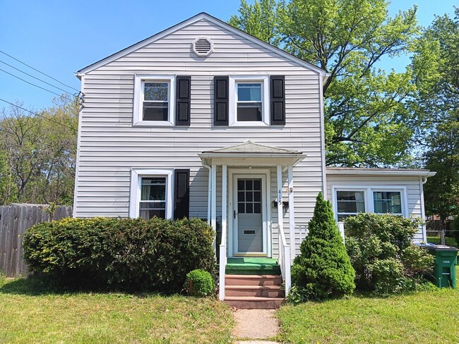 2 Bedroom, 1 Bath Single Family Home on Cu... - 2 Bedroom, 1 Bath Single Family Home on Cu...