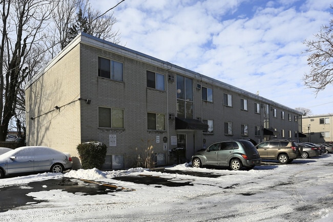 Photo - Parkway Arms Apartment