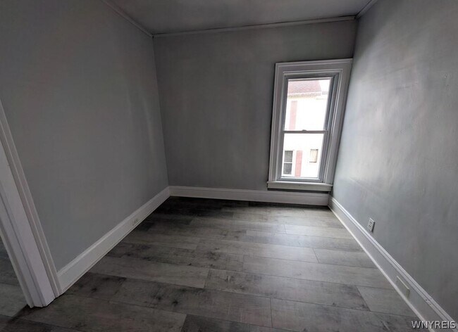 Building Photo - 627 Deer St