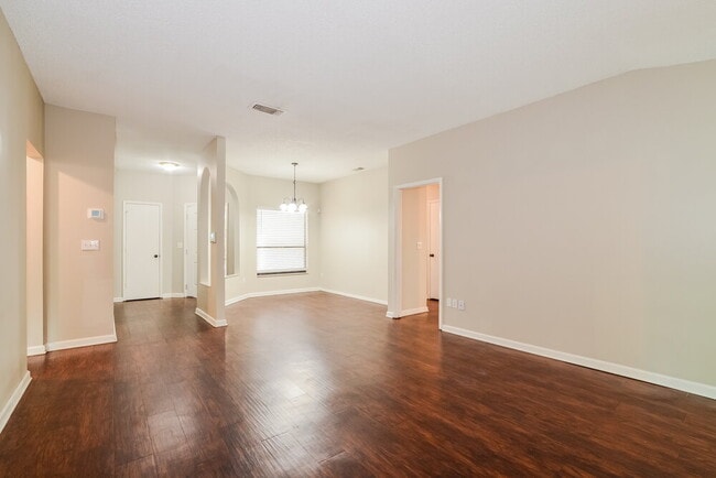 Photo - 321 Alba Ln