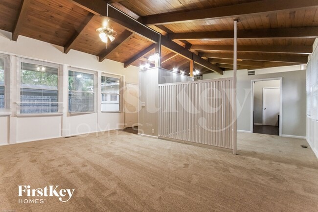 Photo - 4913 Victoria Rd