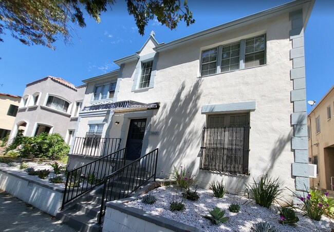 Building Photo - **MOVE IN SPECIAL SECOND MONTH FREE** Beau... Unit 8 Rental