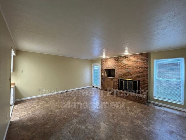 Photo - 951 Taylorsview Dr