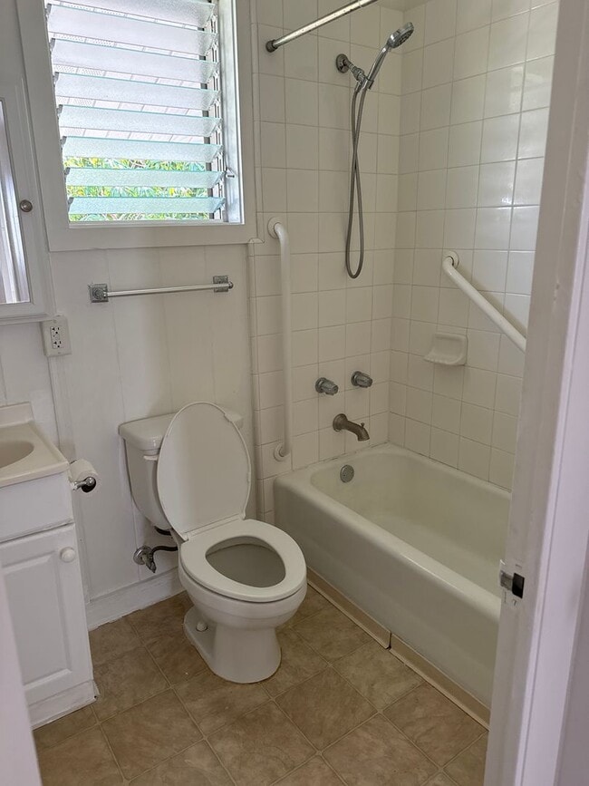 Photo - Makaikoa Street - near Kahala - 3 bedroom ...