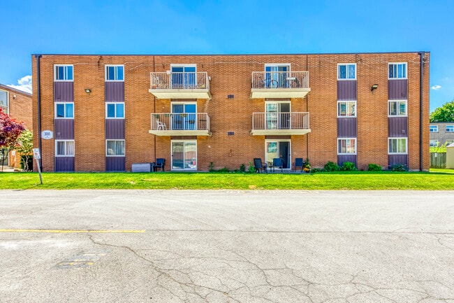 Photo - Henley & Cypress Gardens Apartments