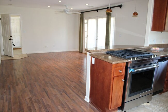 Photo - 1 Bedroom Condo in Mission Hills