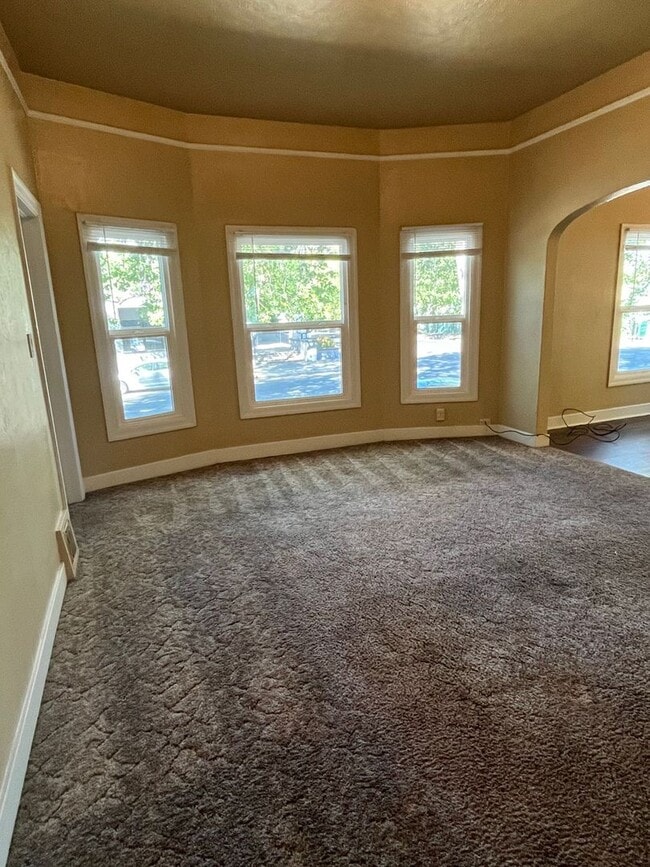 Building Photo - 745w3rd Unit UP