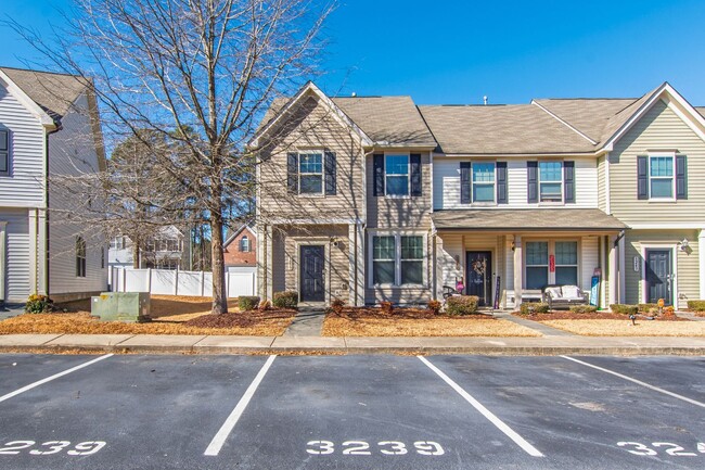 Spacious 4-Bedroom End-Unit Townhome in a ... - Spacious 4-Bedroom End-Unit Townhome in a ...