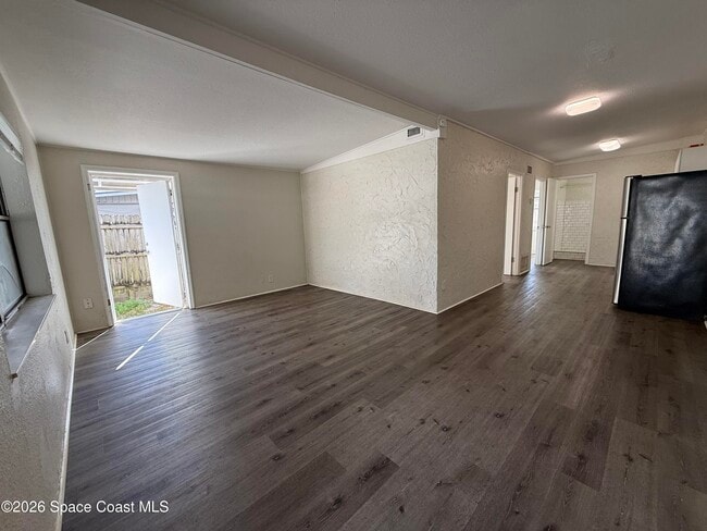 Photo - 347 Jepson St