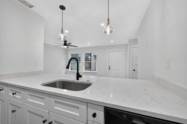 2124 Burton Dr