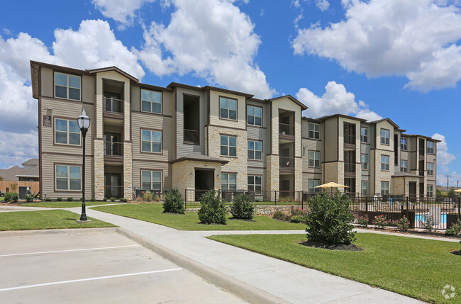 The Curve at Crescent Pointe - The Curve at Crescent Pointe Apartments