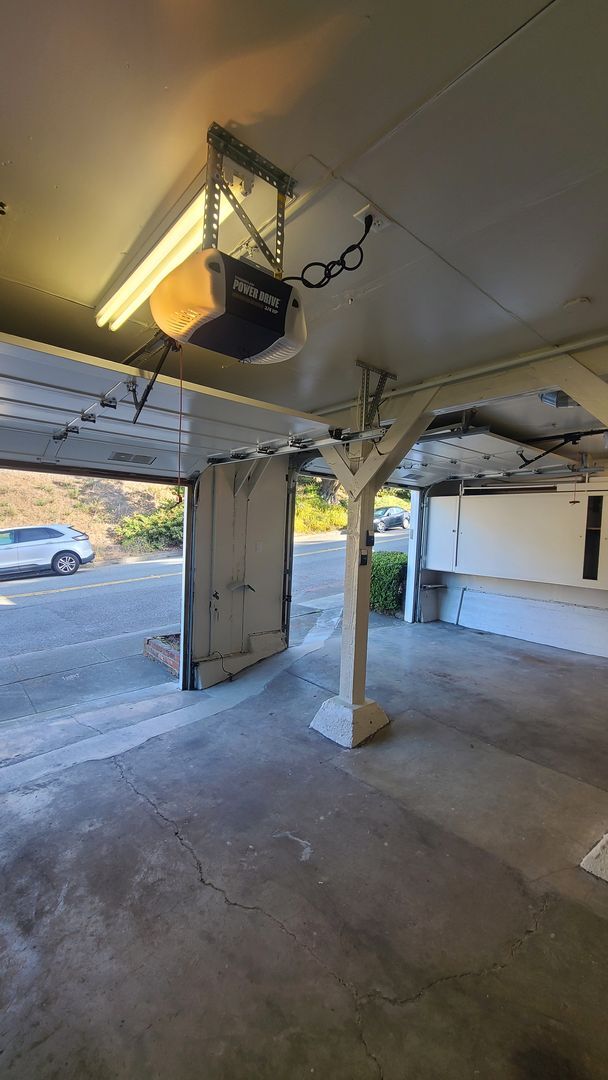 Photo - Double garage big single family house. Gustavo Lopez AMSI