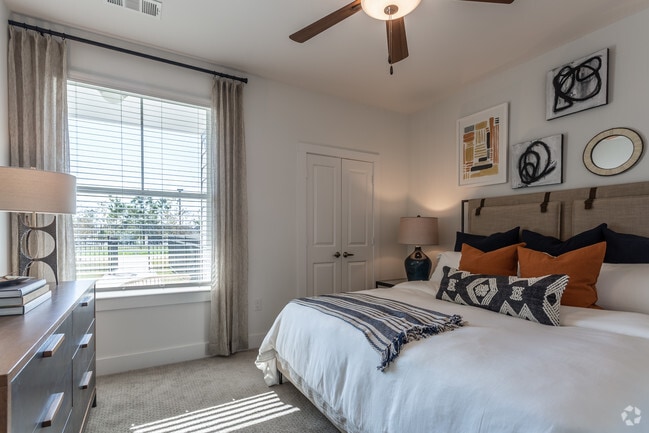 Bedroom - Lakeside Row Apartments