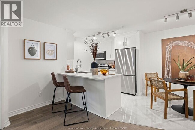 Photo - 1535 Grand Marais Rd W Unit 301