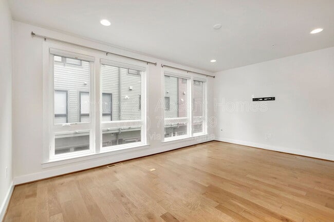 Photo - 402 Stabler Ln