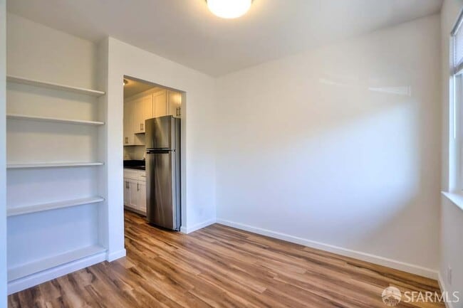 Photo - 46728 Crawford St