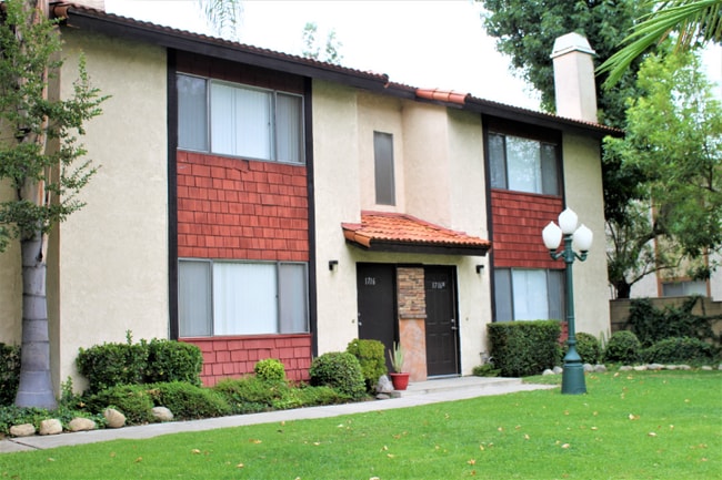 Building Photo - 1708 E G St Rental