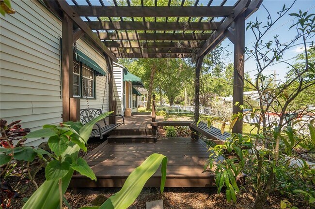 Photo - 1211 E Park Cir