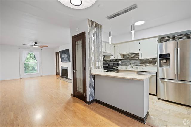 Building Photo - 5218 Fleetwood Oaks Ave Unit 207 Rental