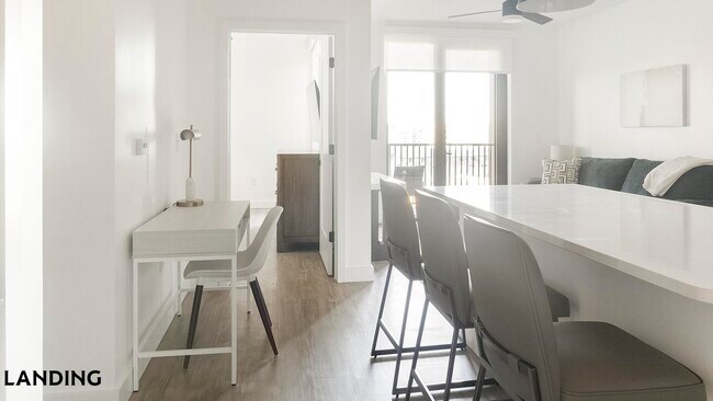 Photo - 1007 S Mint St Unidad 806