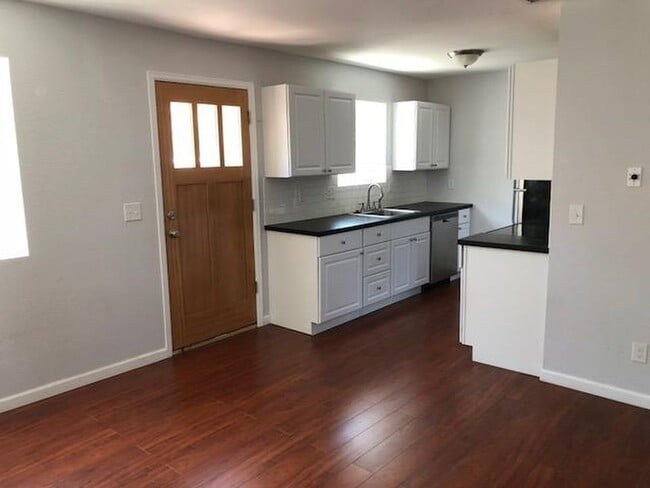 3BD/2BA Historic Glove Factory Building of the Highlands.