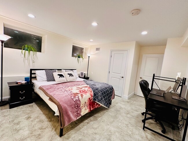 Building Photo - 18 Senator Bolling Cir Unit 1 Rental
