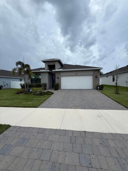 1653 NE Ocean Dunes Dr