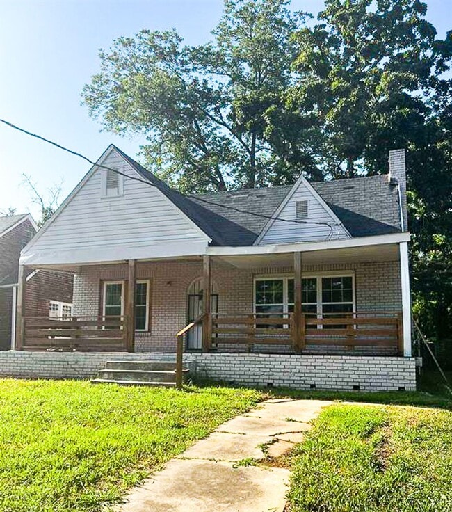 Building Photo - 3 Bedroom / 1 bath home, move in Ready!