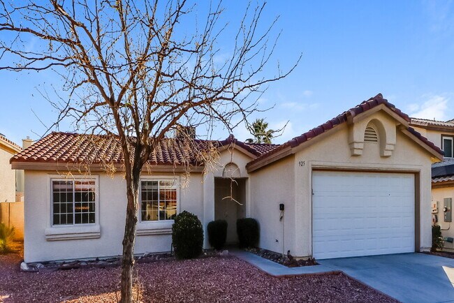 Photo - 925 Sunnyfield Way