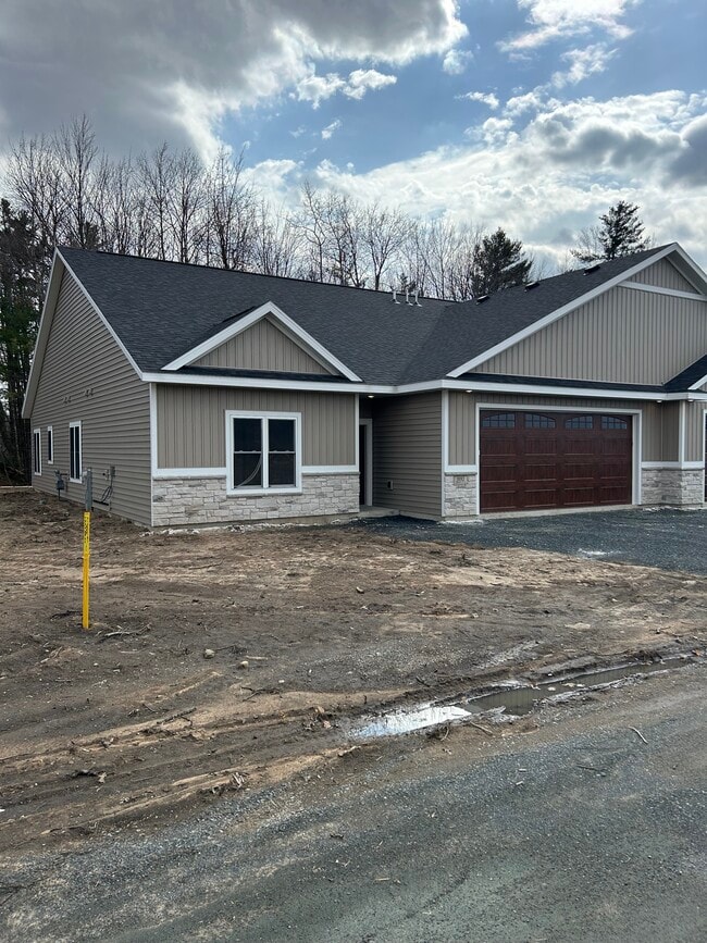 Photo - 1112 Reserve St N