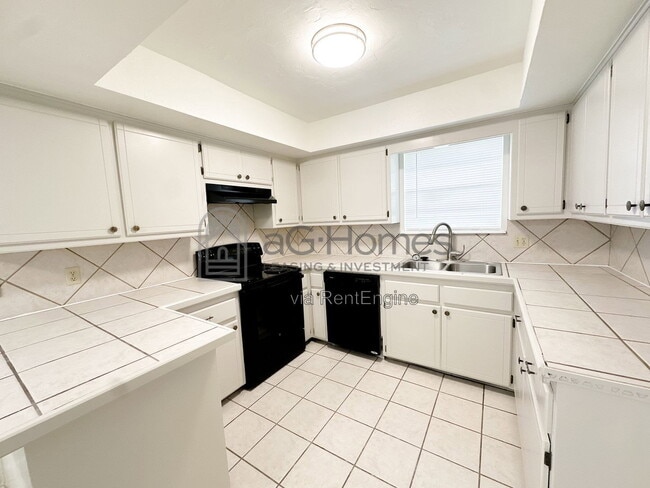 Photo - 909 Cherrywood Ln