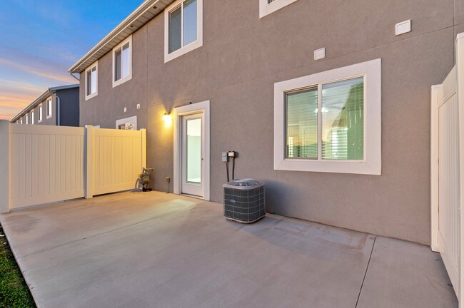 Photo - 237 W 1950 N