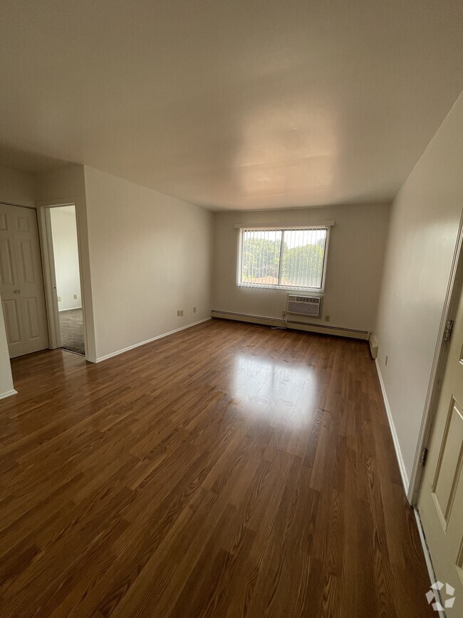 Building Photo - 4974 W 82nd Ct Unit Apt. D