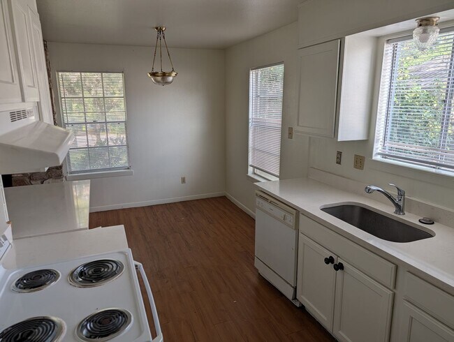Photo - 705-707-707 Allen St Unit 705