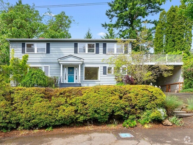 Building Photo - Sprawling 6 bed / 3.5 bath Home in Hillsda...